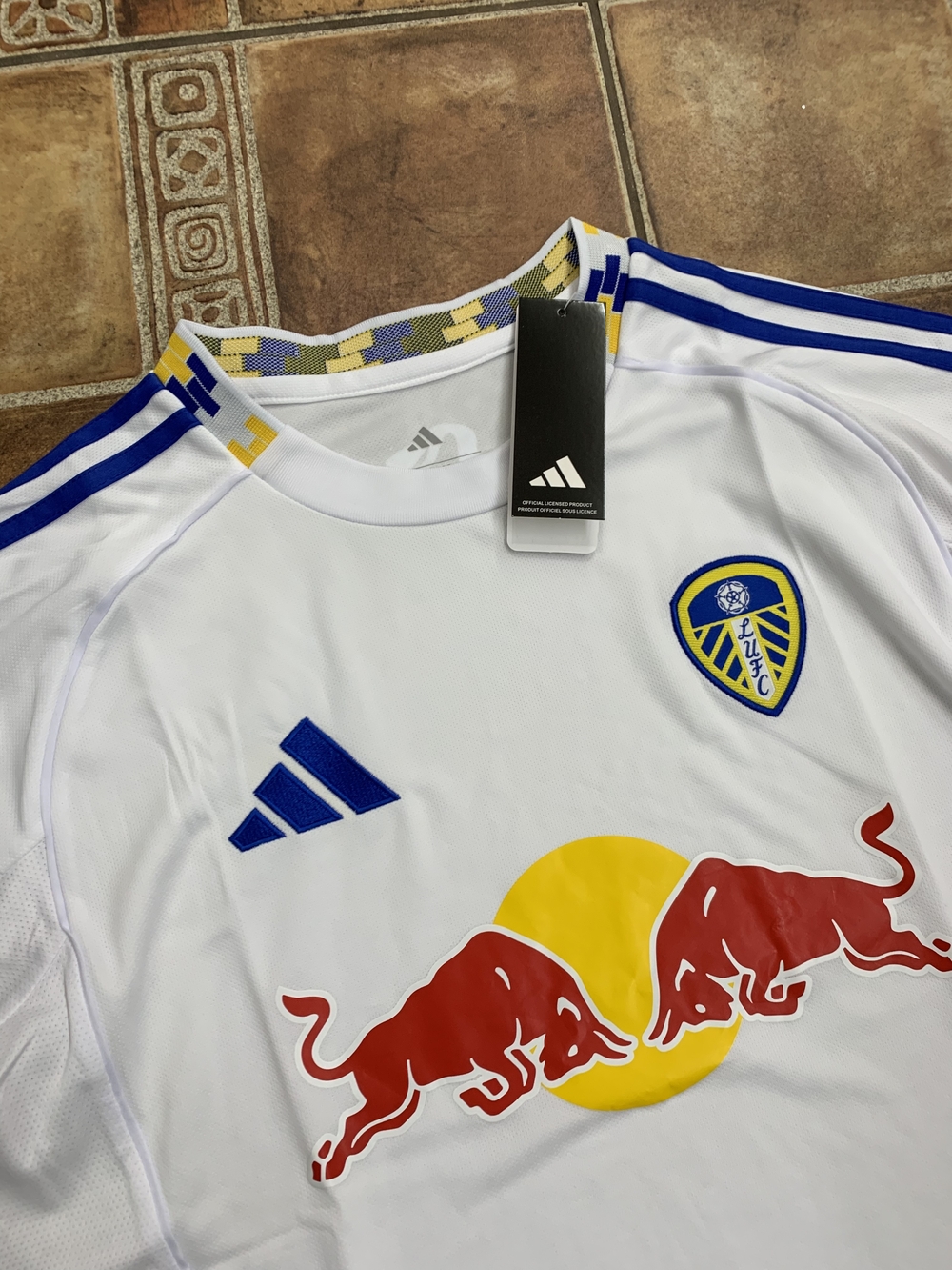 Adidas Leeds United 2025/26 Jersey Size M - Picture 2 of 6